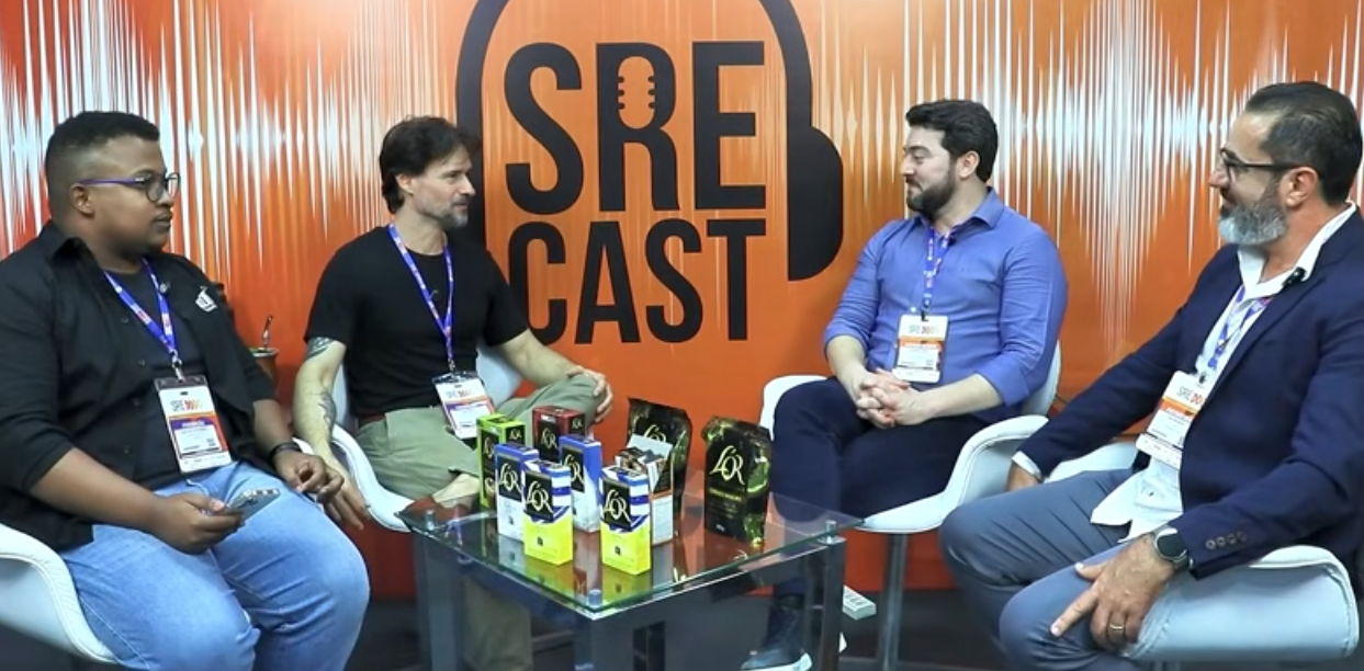 Leonardo Sbravate e Ivan Carlos, da JDE Peet's, participam do SRE Cast para divulgar o café L'OR