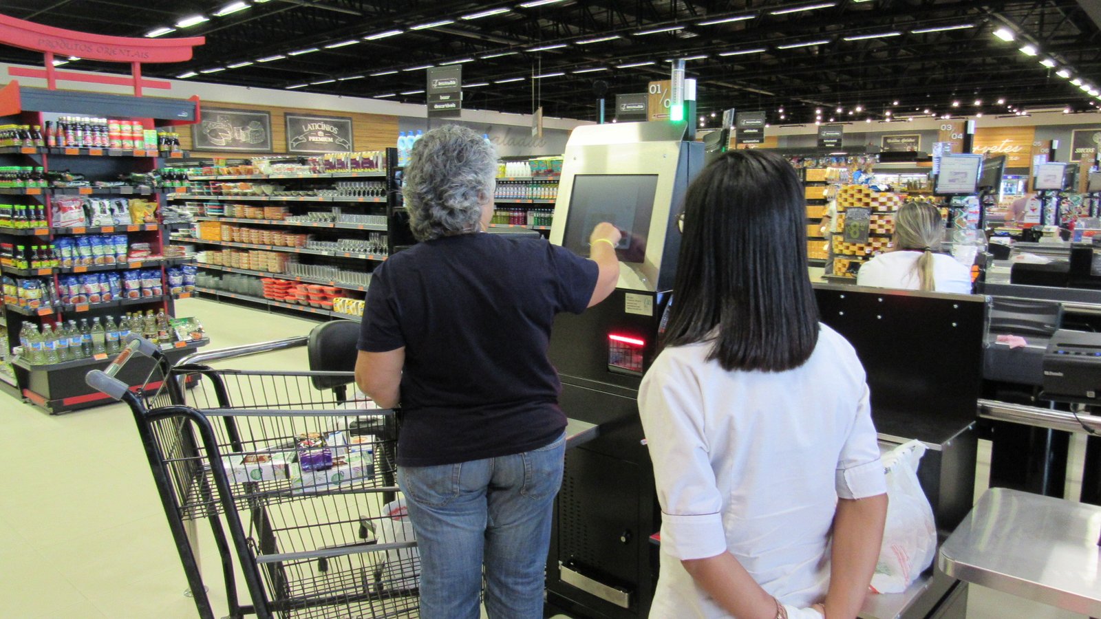 Clientes-aprovaram-o-self-scheckout-em-Correas.jpg