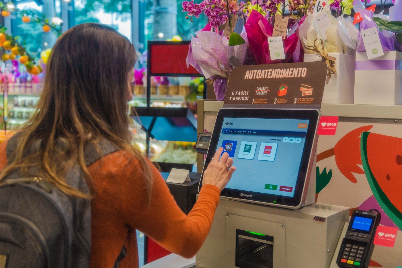 Redes-varejista-da-Inglaterra-e-dos-EUA-decidem-descontinuar-os-caixas-automaticos.-No-Brasil-redes-de-supermercados-apostam-no-servico.jpeg