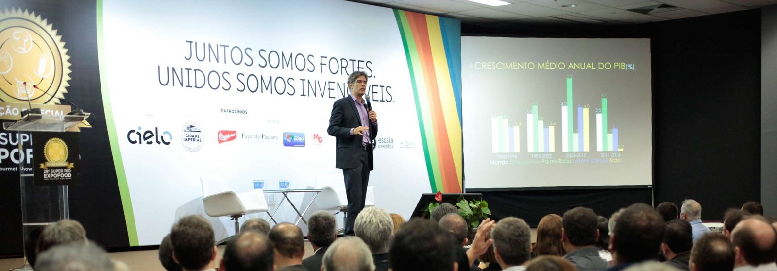 economista-ricardo-amorim-super-rio-expofood-1-scaled.jpg