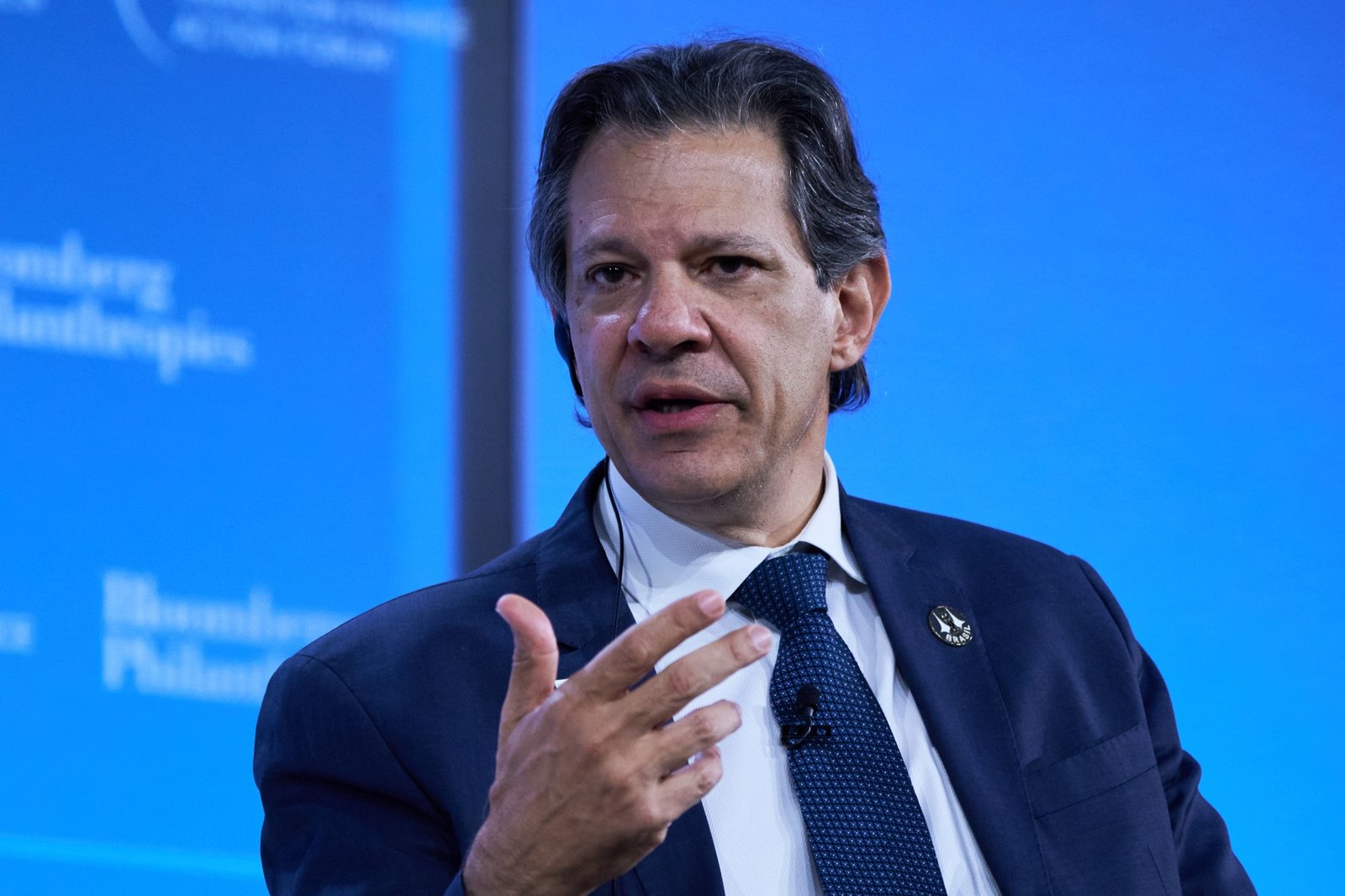 Crescimento do PIB com baixa inflação é forte indicativo de retomada econômica, diz Haddad