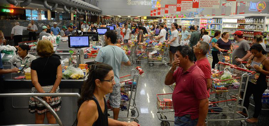 Confiança do consumidor cresce no último mês; saiba mais