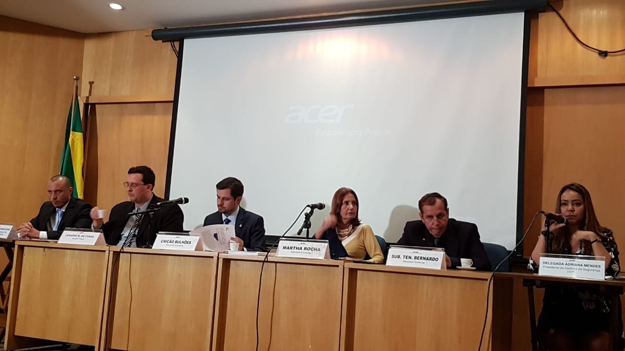 Frente Parlamentar de Enfrentamento ao Roubo de Cargas é lançada no Rio de Janeiro