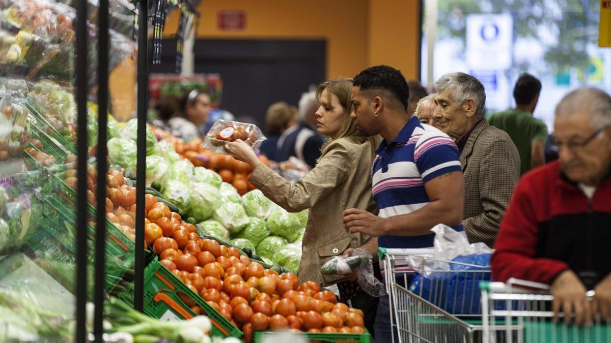 Pesquisa revela os horários preferidos dos consumidores em supermercados, saiba mais
