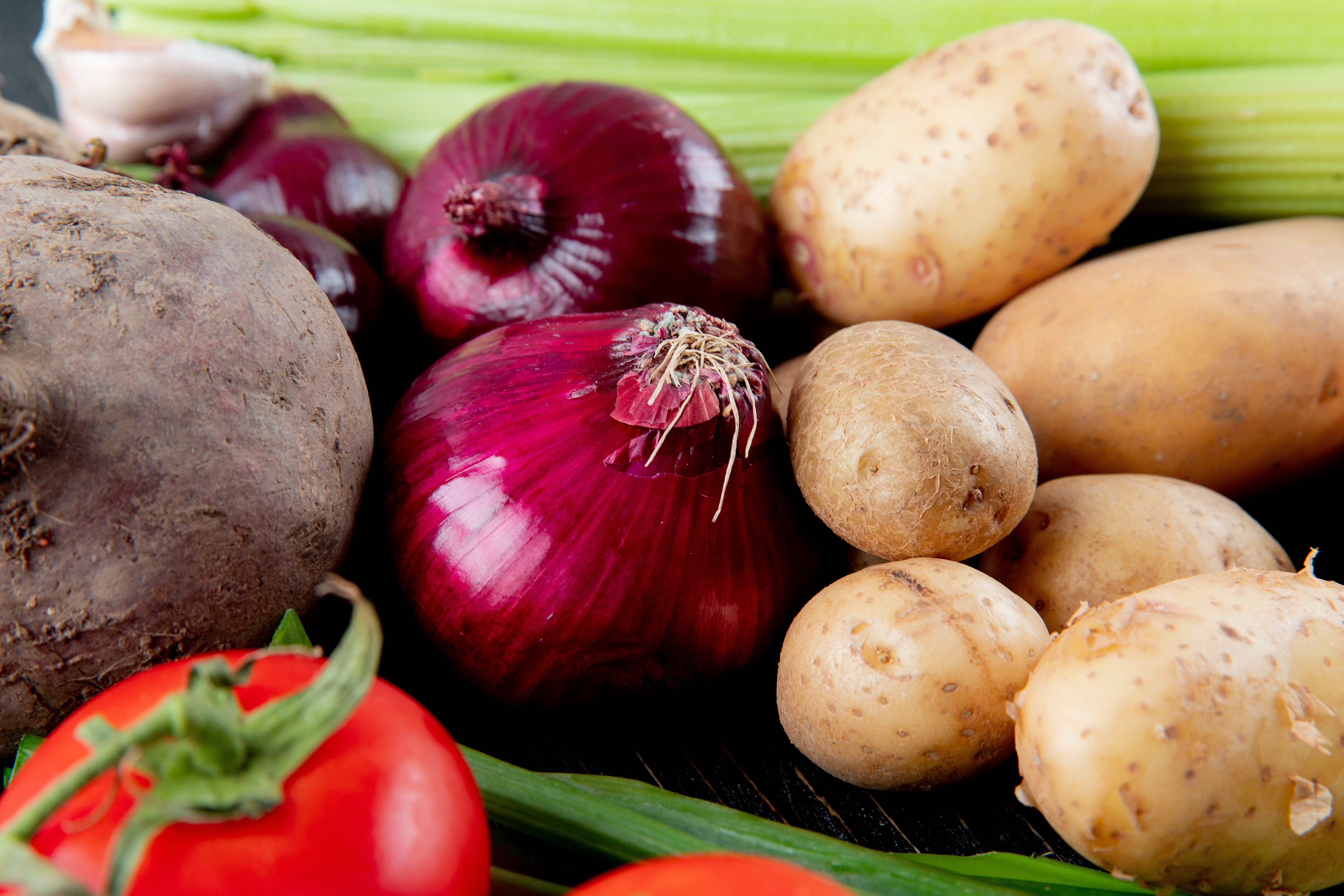 Cebola e batata inglesa estão entre os itens que registraram alta em abril