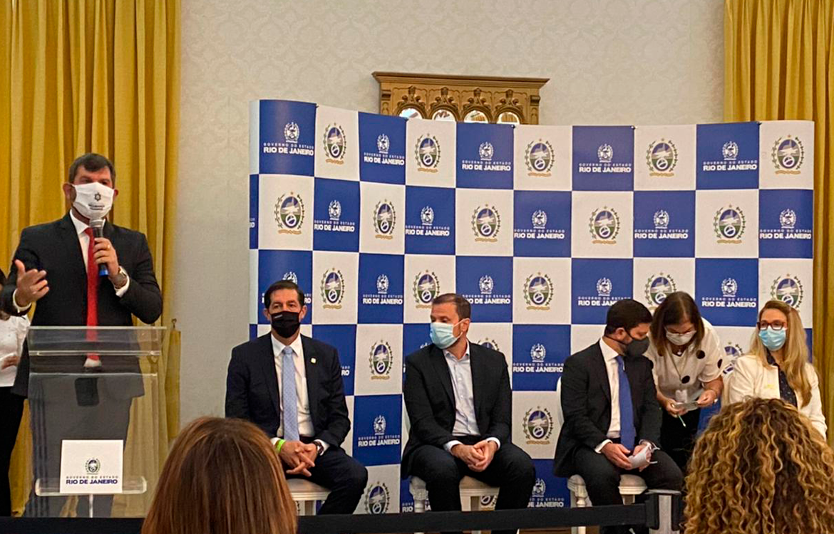 ASSERJ firma parceria com Governo Estadual para auxiliar campanha de vacinação contra COVID-19