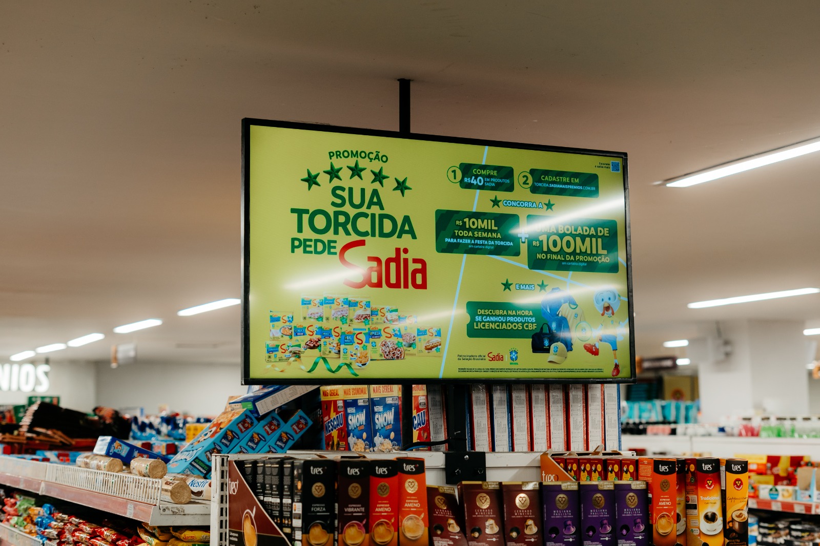 Casa do Arroz coloca painéis de LED em suas lojas para retail media