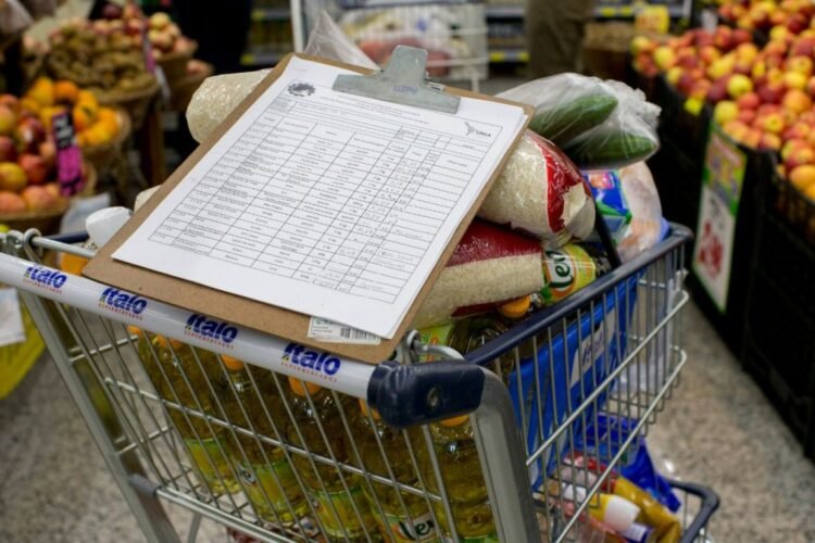 Reforma Tributária: supermercados querem taxação das bets para aumentarem a cesta básica nacional