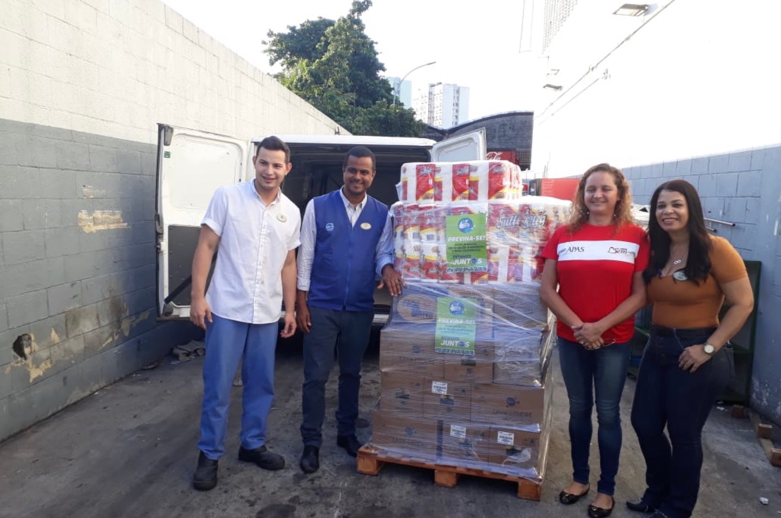 Prezunic doa produtos de higiene para 1.200 famílias no Rio