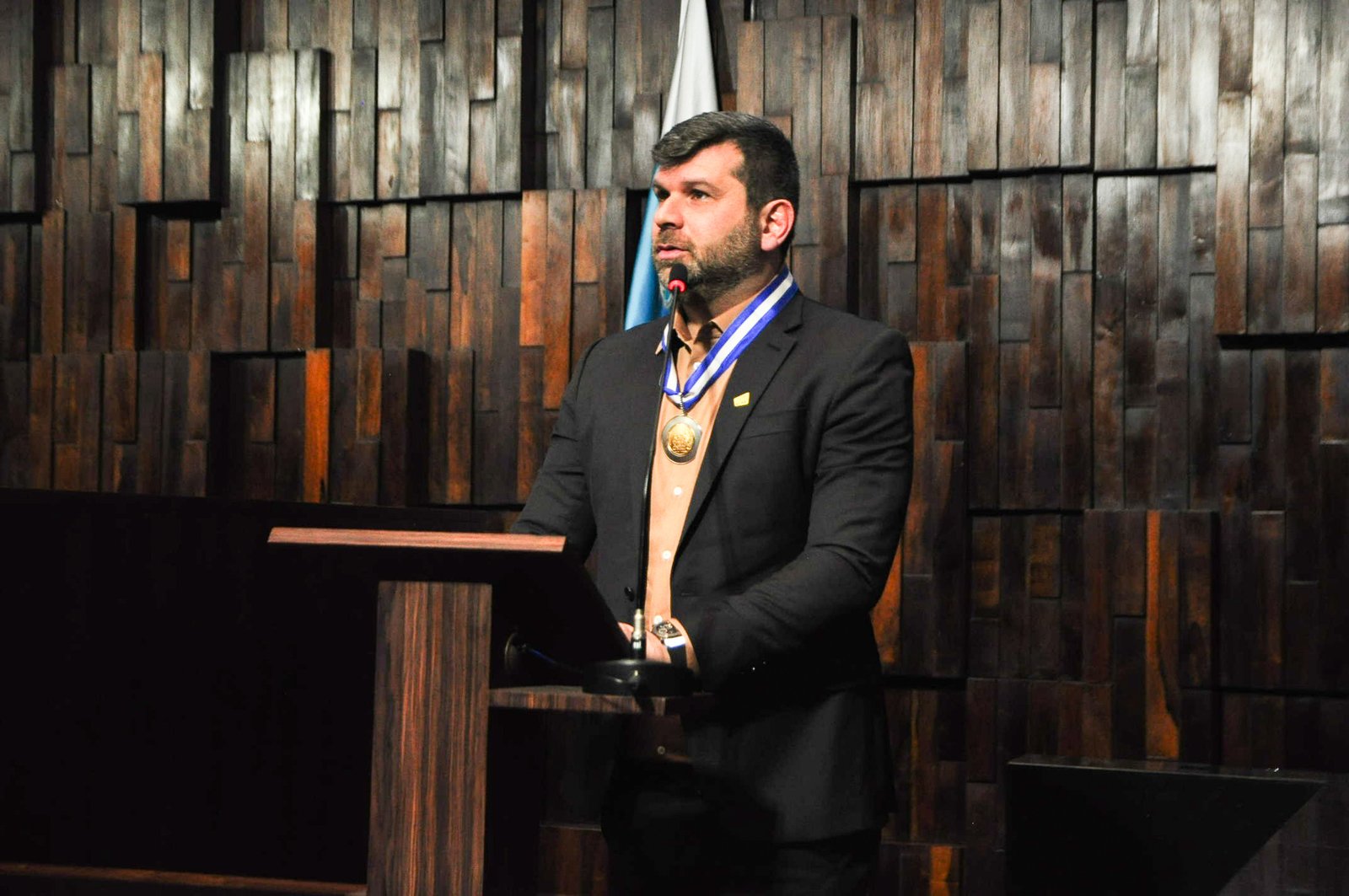 Fábio Queiróz, Presidente da ASSERJ, recebe Medalha Tiradentes na Alerj