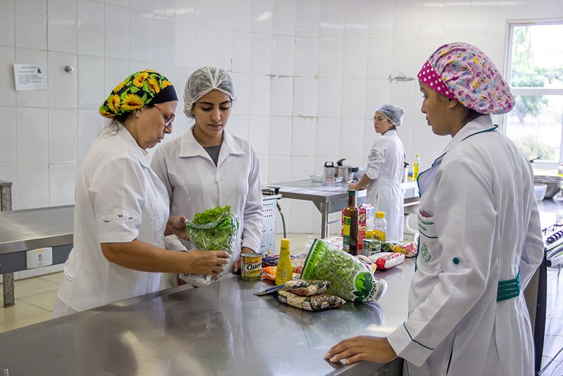 Escola Asserj promove curso de manipulação de alimentos em serviços de alimentação
