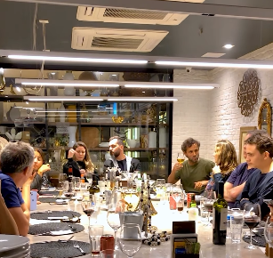 Empório Farinha Pura possui Espaço Gourmet como forma de promover experiência nos supermercados