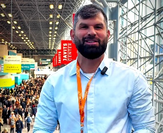 1º dia de NRF aponta: menos robôs, mais IA na gestão. Veja a análise de Fábio Queiróz