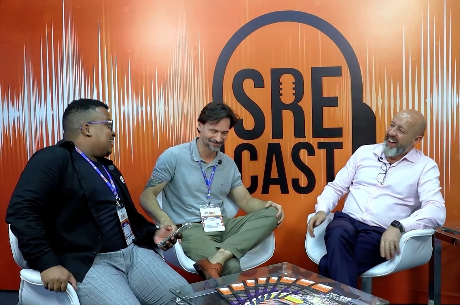 O escritor Fabricio Carpinejar participou do SRE Cast 2026, em papo conduzido por João Jota e Jean Giehl durante a 36ª SRE - Super Rio Expofood
