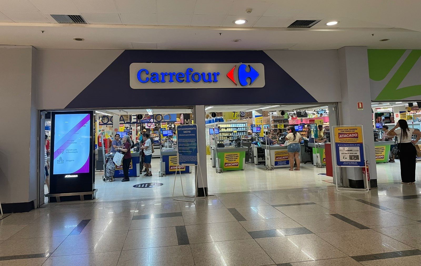 Carrefour reinventa o hipermercado e aposta em tecnologia e praticidade