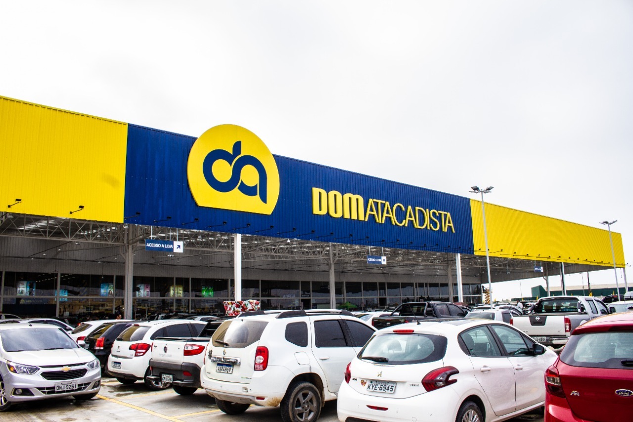 DOM Atacadista aposta no clima da Copa e das festas juninas com campanha "Arraiá que Dá Jogo"