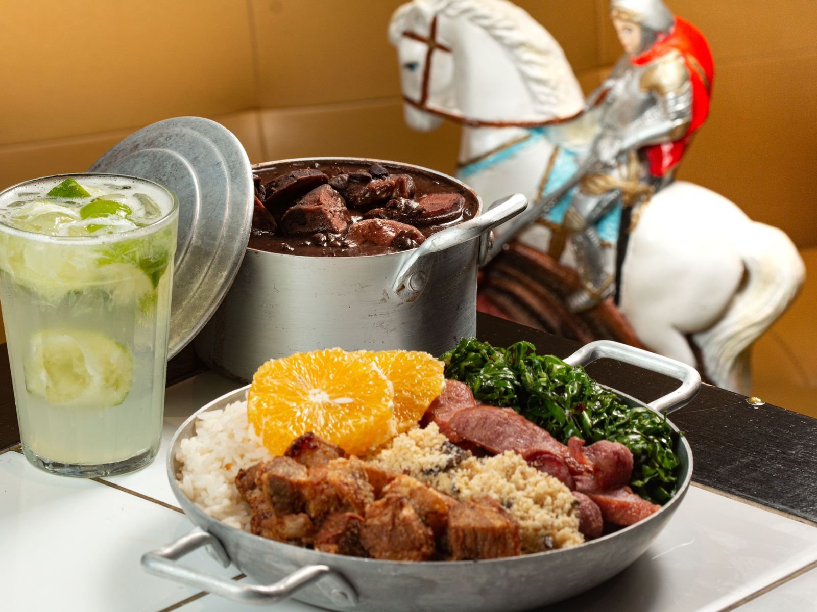Supermercados cariocas preparam feijoada especial para homenagear o Dia de São Jorge