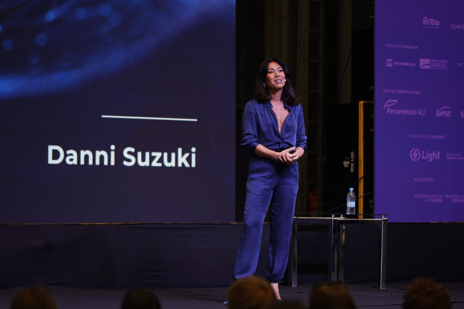 “O mundo virtual vai transformar o seu mundo real” diz Danni Suzuki em palestra sobre Metaverso e digitalização das relações no palco Conecta
