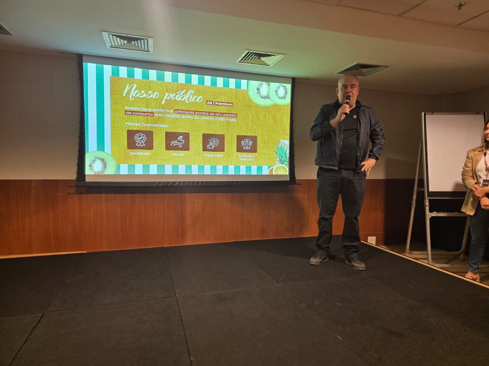 Varejo se constrói a 4 mãos! Hortifruti Natural da Terra promove 