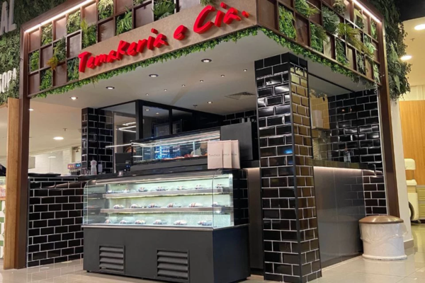 Hortifruti Natural da Terra aposta no conceito Food Hall em parceria com Temakeria e Cia.