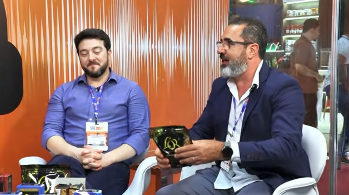 Leonardo Sbravate e Ivan Carlos mostram café L'OR o SRE Cast