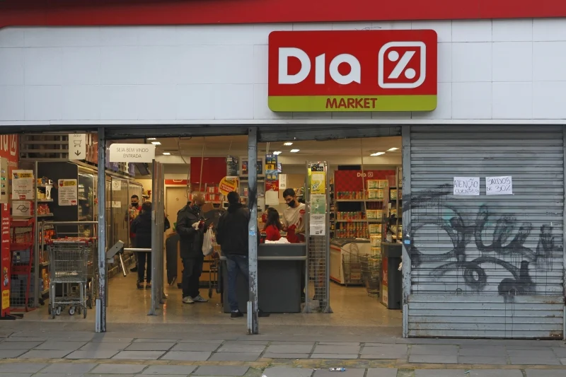 Banco compra rede de supermercados por apenas R$ 565