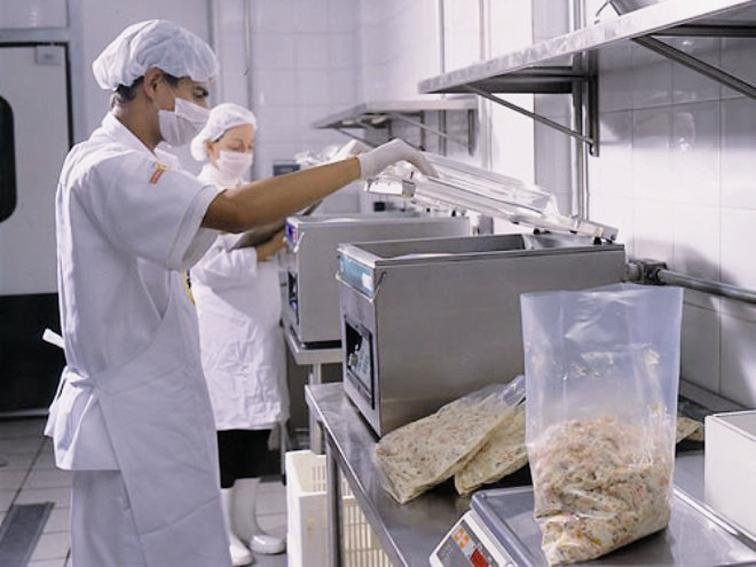 Abertas inscrições para os cursos de julho da Escola ASSERJ. 'Noções Básicas de Higiene e Manipulação de Alimentos' está na grade de treinamentos. Programe-se!