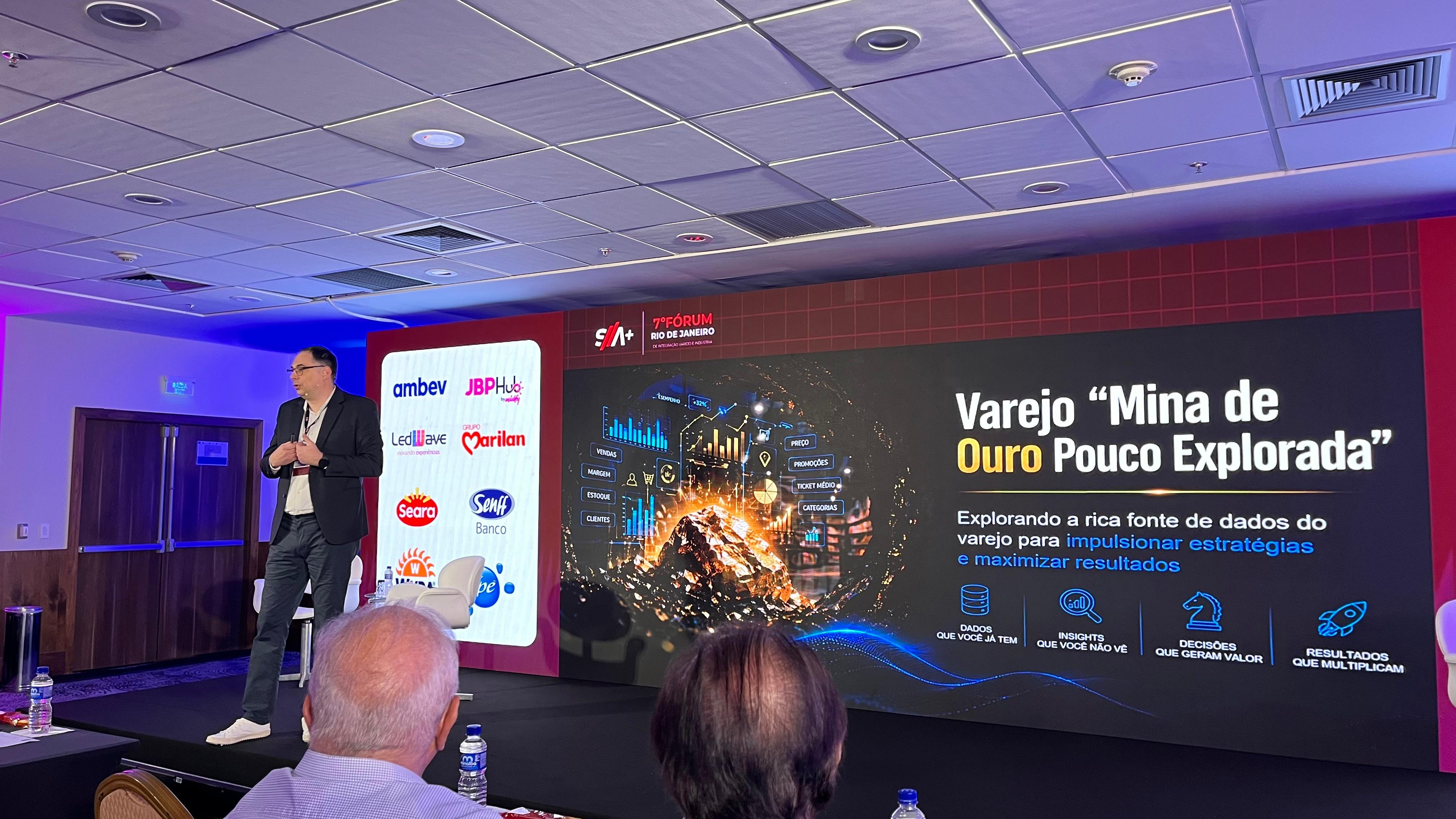 Mário Loffi apresenta palestra no Fórum de Integração Varejo e Indústria