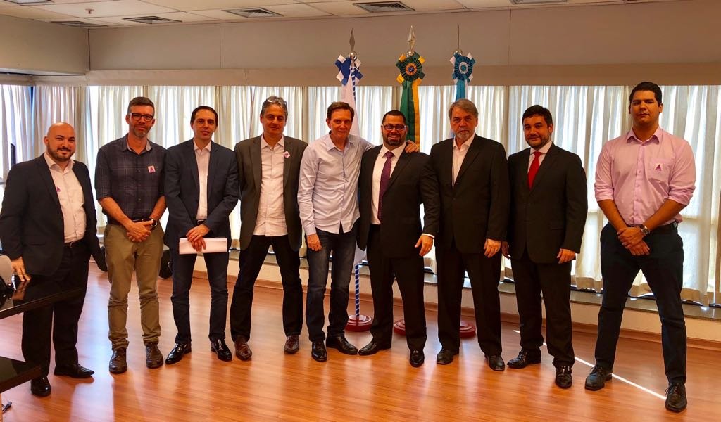 Decreto autoriza a suspensão das restrições de entrada e circulação de veículos de carga no Rio por 30 dias.