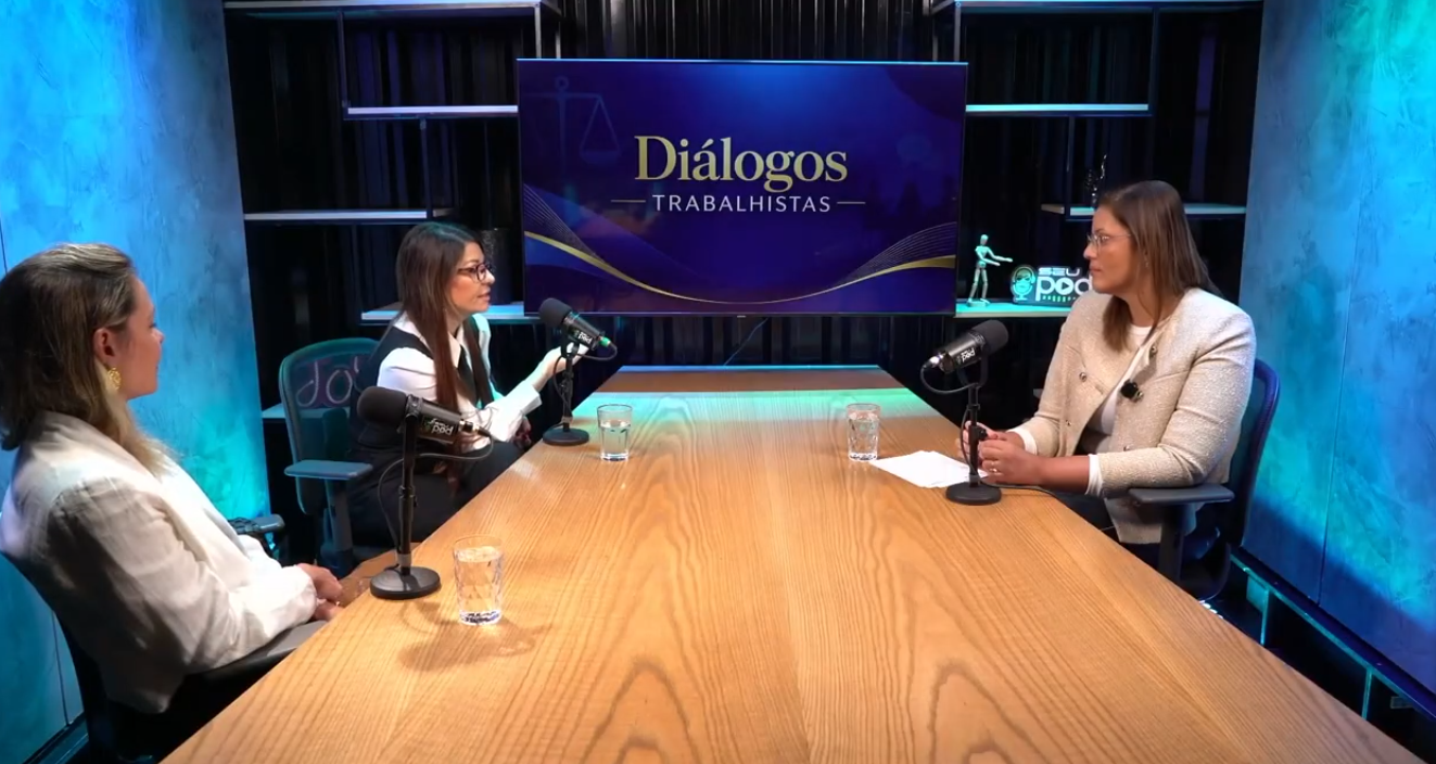 Manuela Sales, direta executiva da ASSERJ, participa do podcast Diálogos Trabalhistas