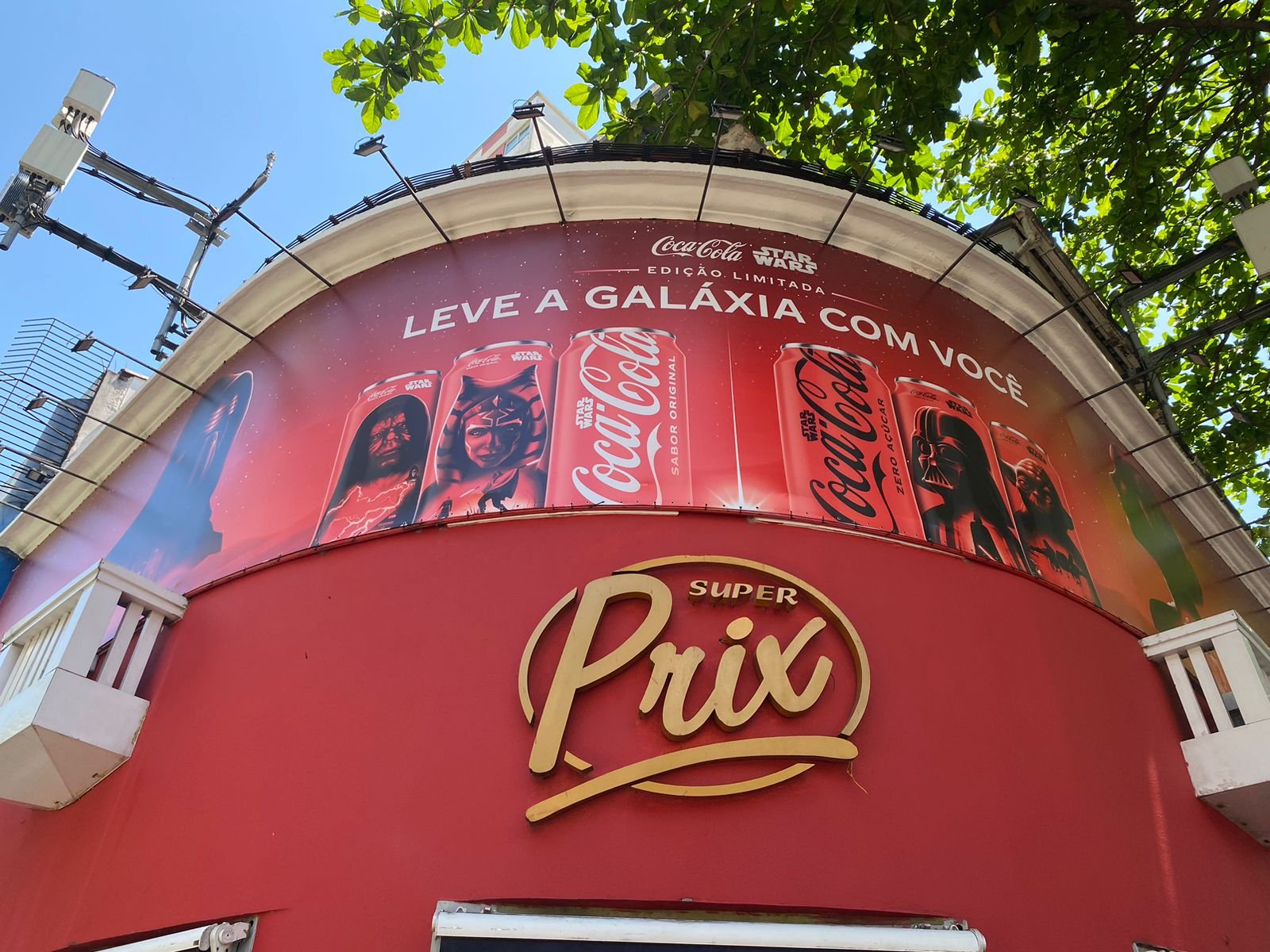Que a Força esteja ... com os supermercados! Redes fluminenses viajam pela galáxia com a Coca-Cola