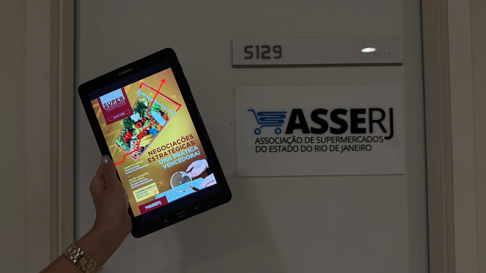 No ar: edição de julho da revista Super Negócios destaca como vender mais, negociar melhor e fidelizar clientes