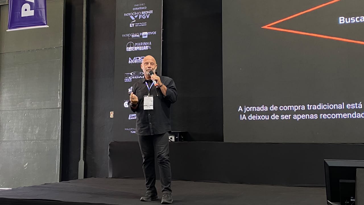 Profº Edson Machado Filho apresenta a palestra “Como a mudança na pirâmide etária está mudando os hábitos de consumo