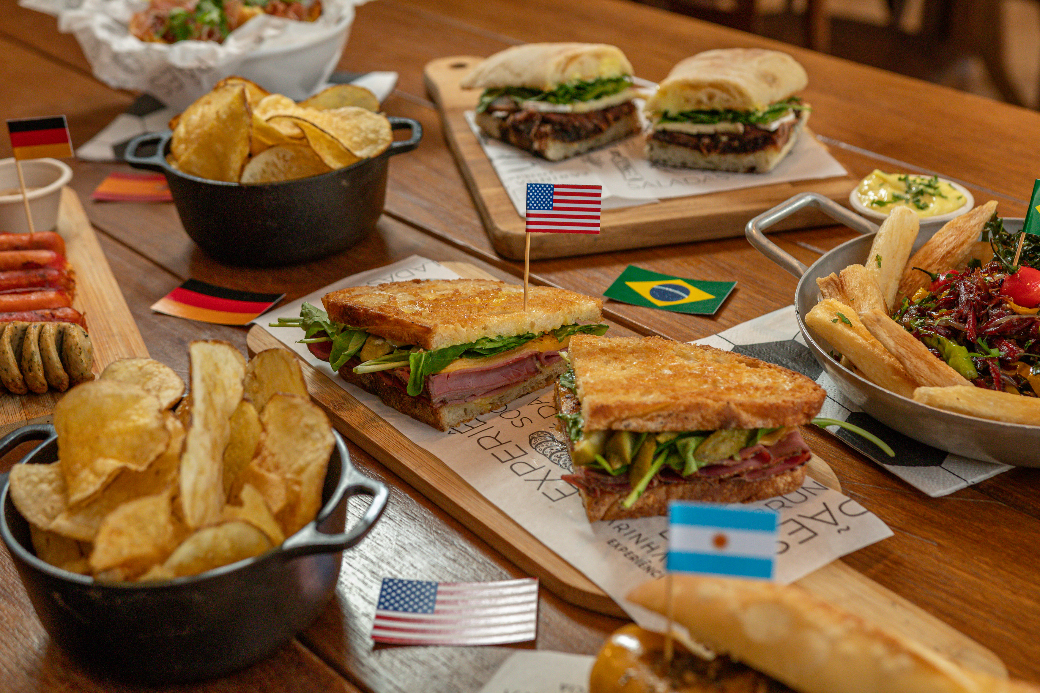 Sanduíche Deli Pastrami Copa de Sabores do Empório Farinha Pura, associado ASSERJ