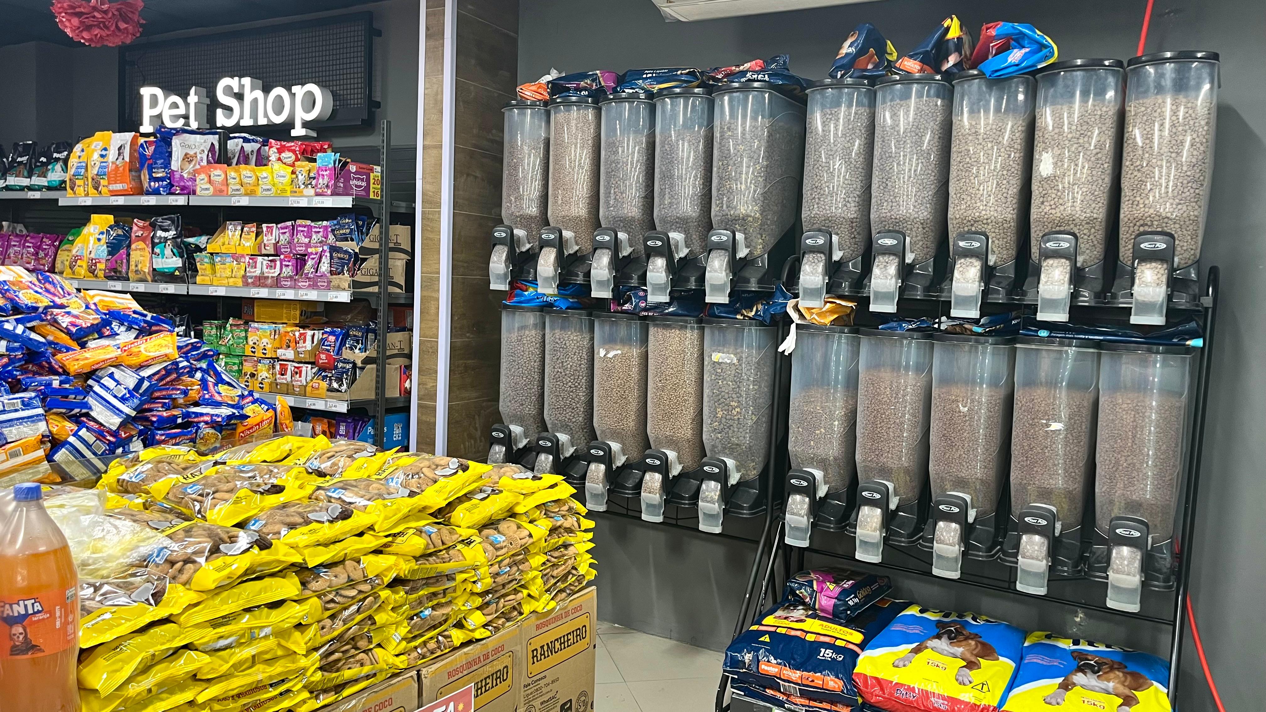 Setor de Pet Shop dos Supermercados Unidos em Bento Ribeiro