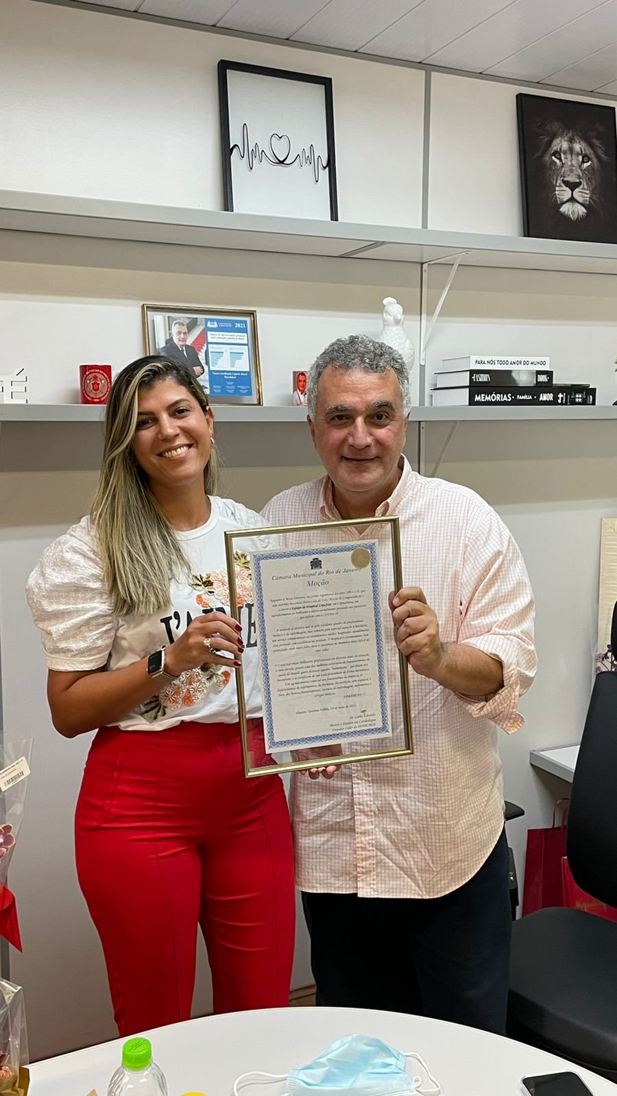 Superintendente da ASSERJ, Keila Prates, recebe moção da Câmara Municipal do Rio