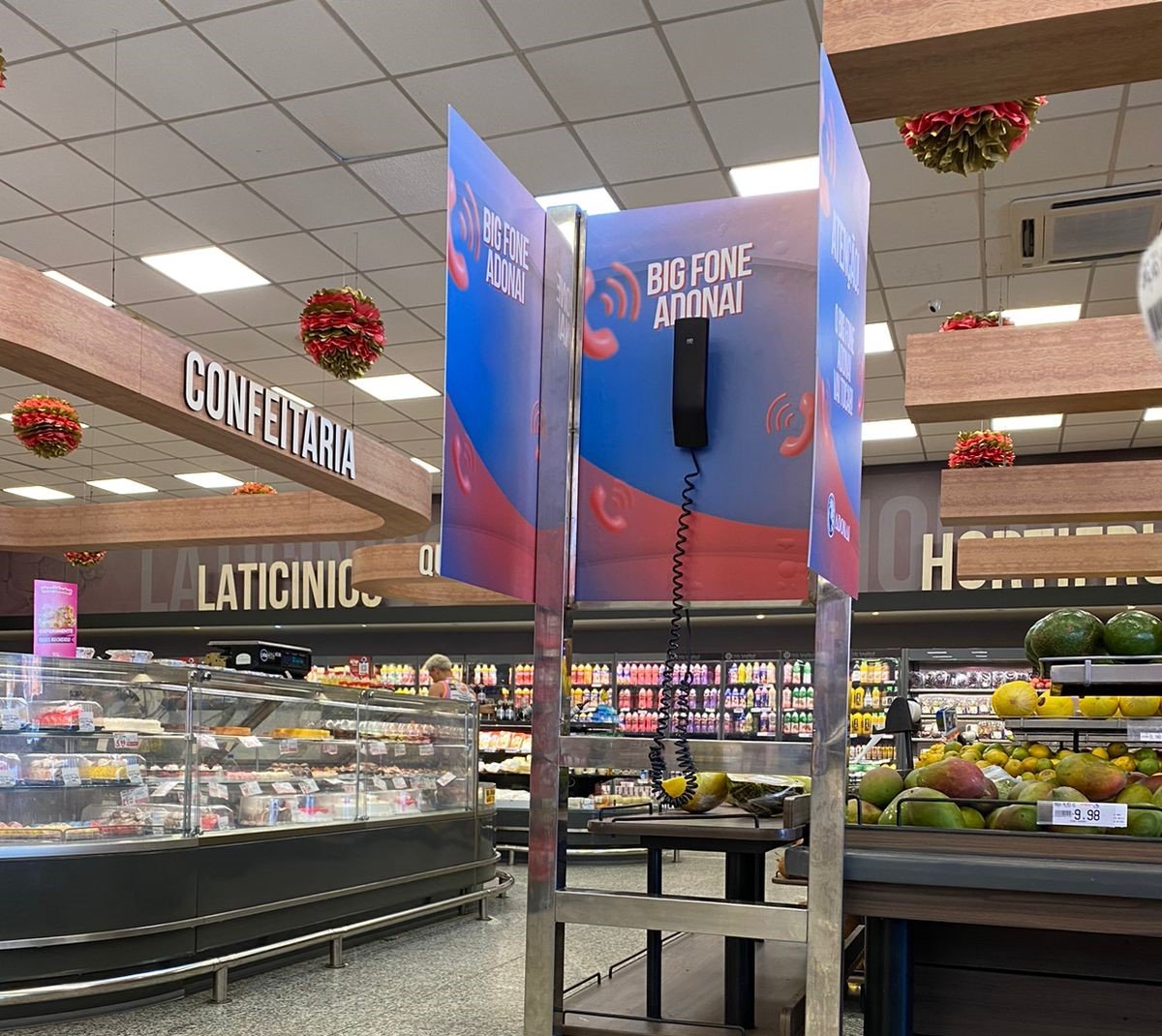 Adonai aciona 'Big Fone' para atrair clientes