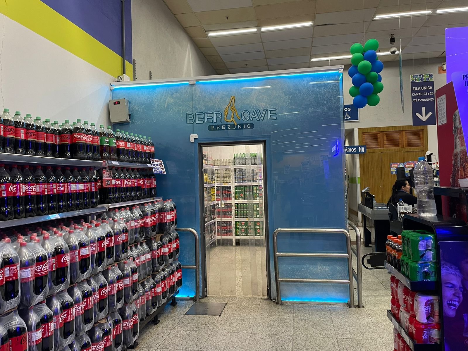 Beer Cave do Prezunic Nova Barra salva a cerveja gelada do churrasco do fim de semana. A sua loja também oferece essa conveniência?