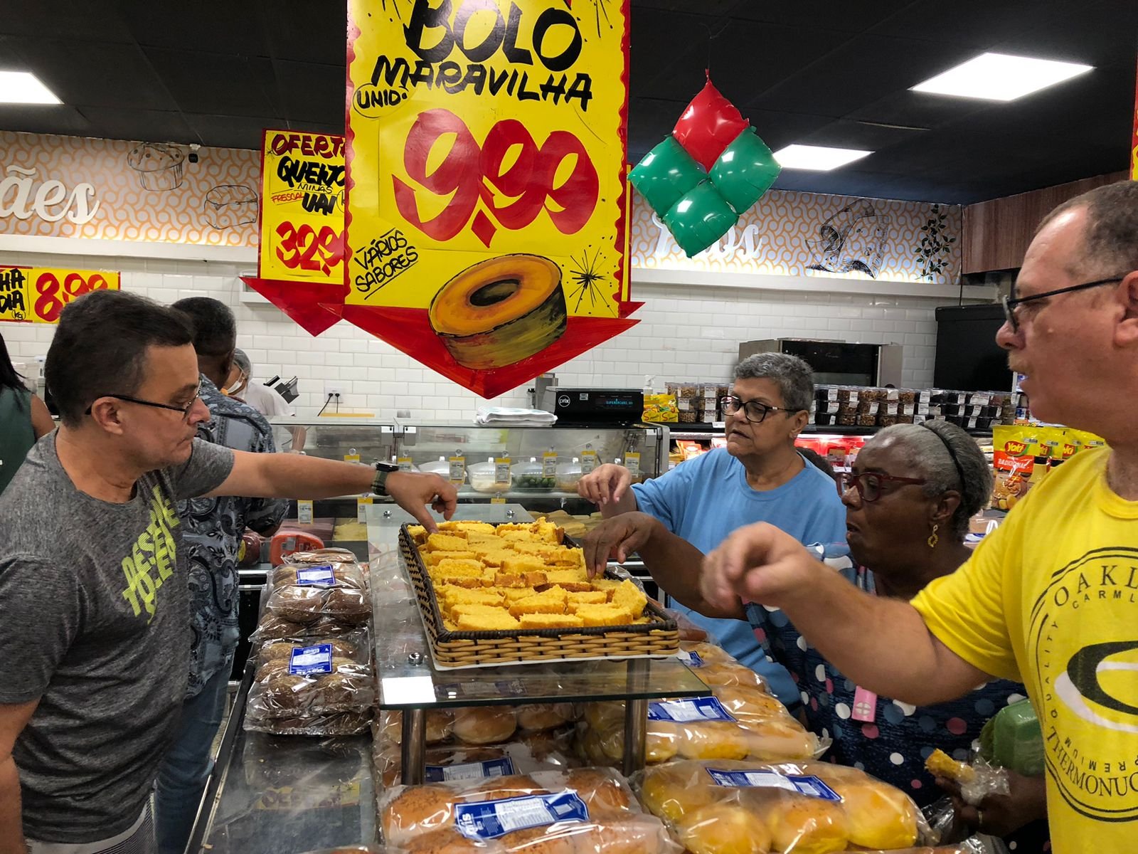 Degustação de bolo caseiro e Trade para arraial lotam Supermercados Unidos