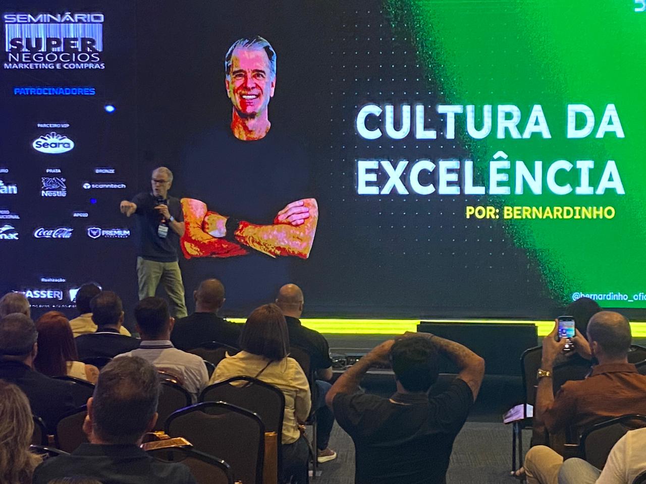 Bernardinho mostra como supermercadistas podem aplicar a cultura da excelência na gestão